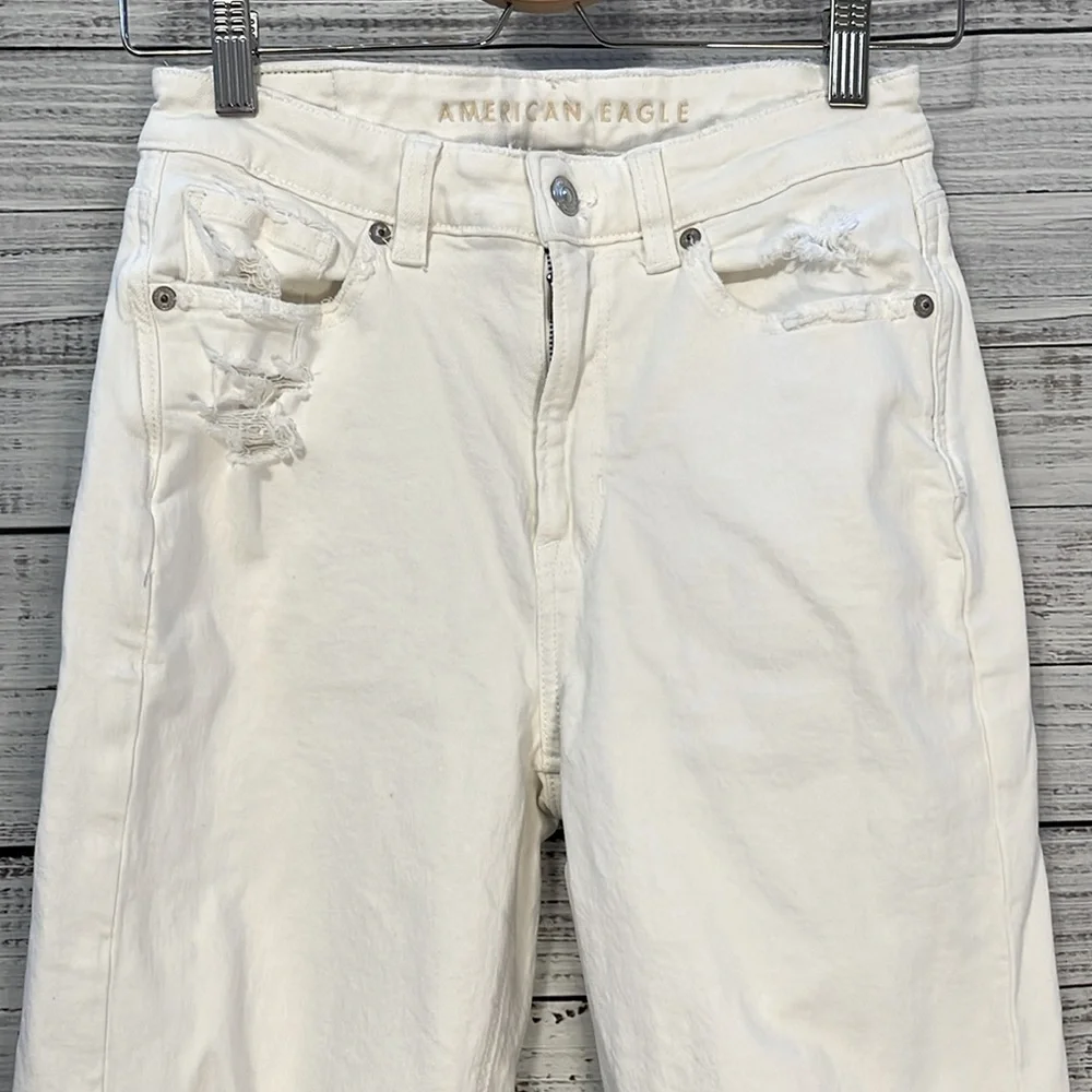 🔥 SALE AMERICAN EAGLE White Distressed Mom Straight Jean Straight Leg Stretch S…